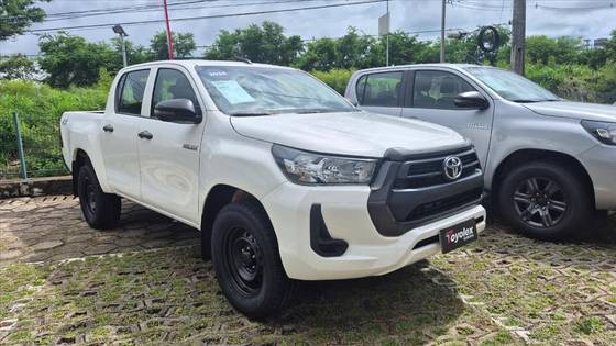 TOYOTA HILUX 2.8 D-4D TURBO DIESEL CD POWER PACK 4X4 MANUAL